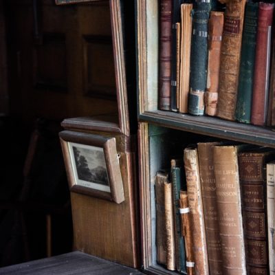 antiques-bookcase-books-1222551