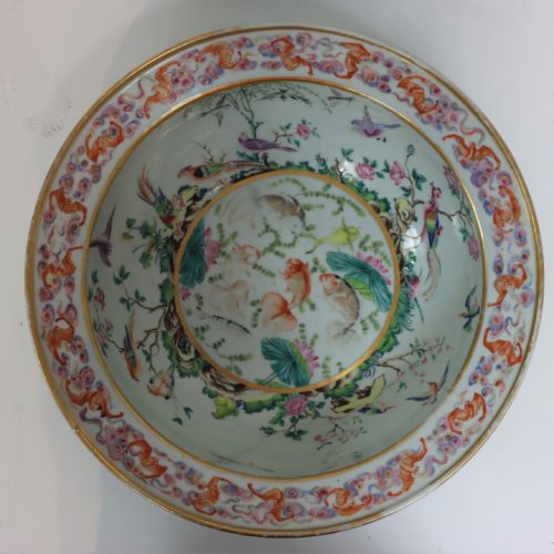 Important Qing Dynasty Famile Bowl in Fine Condition
